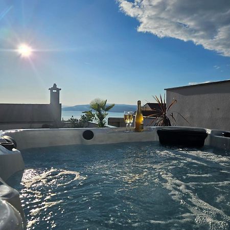 Apartman Koko With Private Jacuzzi Makarska Exterior photo