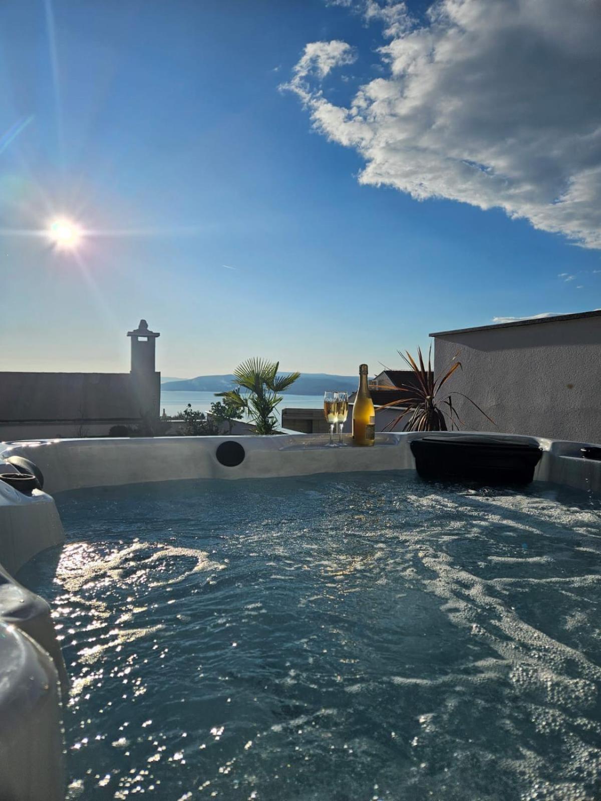 Apartman Koko With Private Jacuzzi Makarska Exterior photo