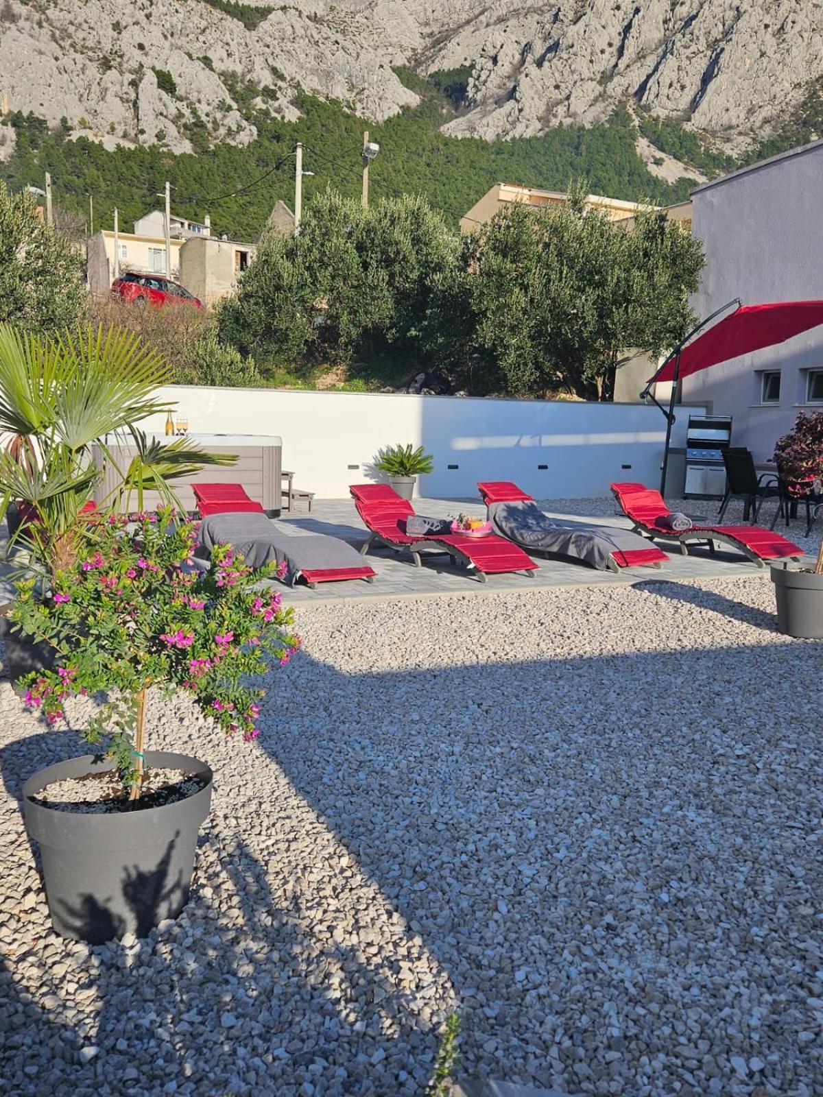 Apartman Koko With Private Jacuzzi Makarska Exterior photo