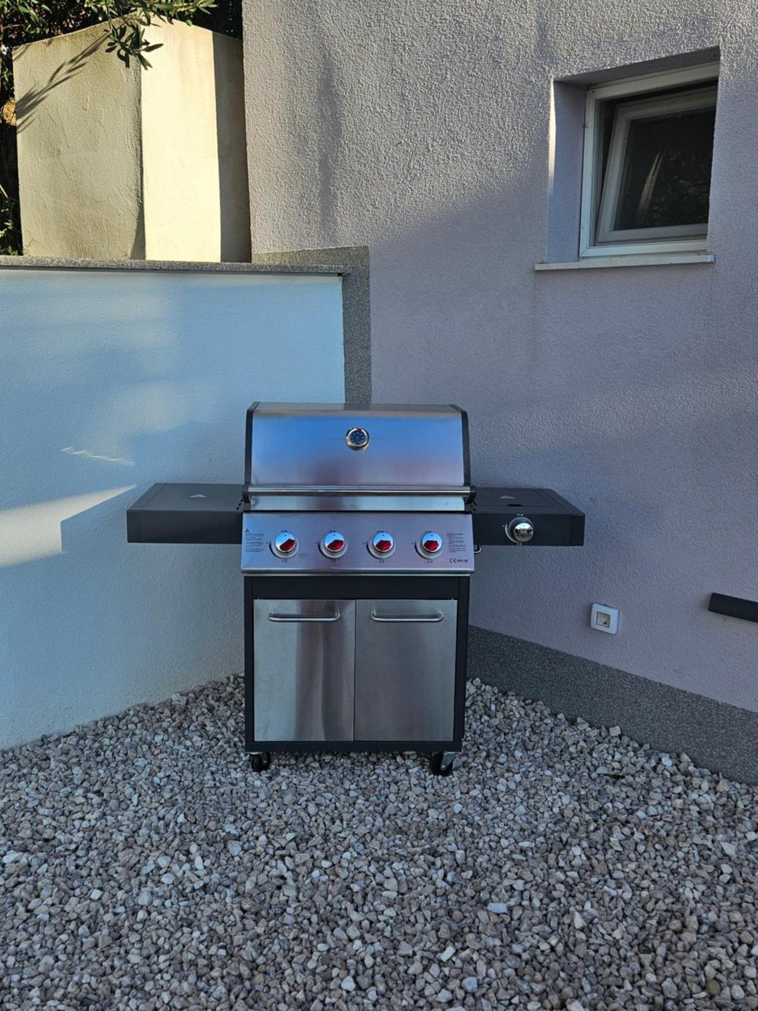 Apartman Koko With Private Jacuzzi Makarska Exterior photo