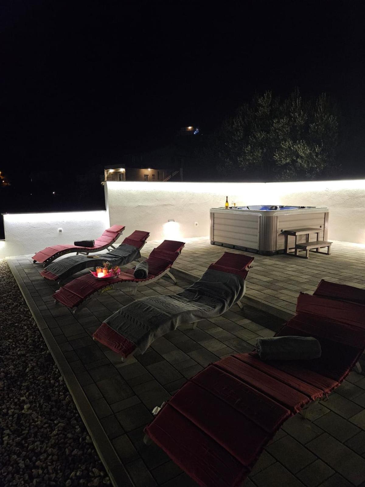 Apartman Koko With Private Jacuzzi Makarska Exterior photo