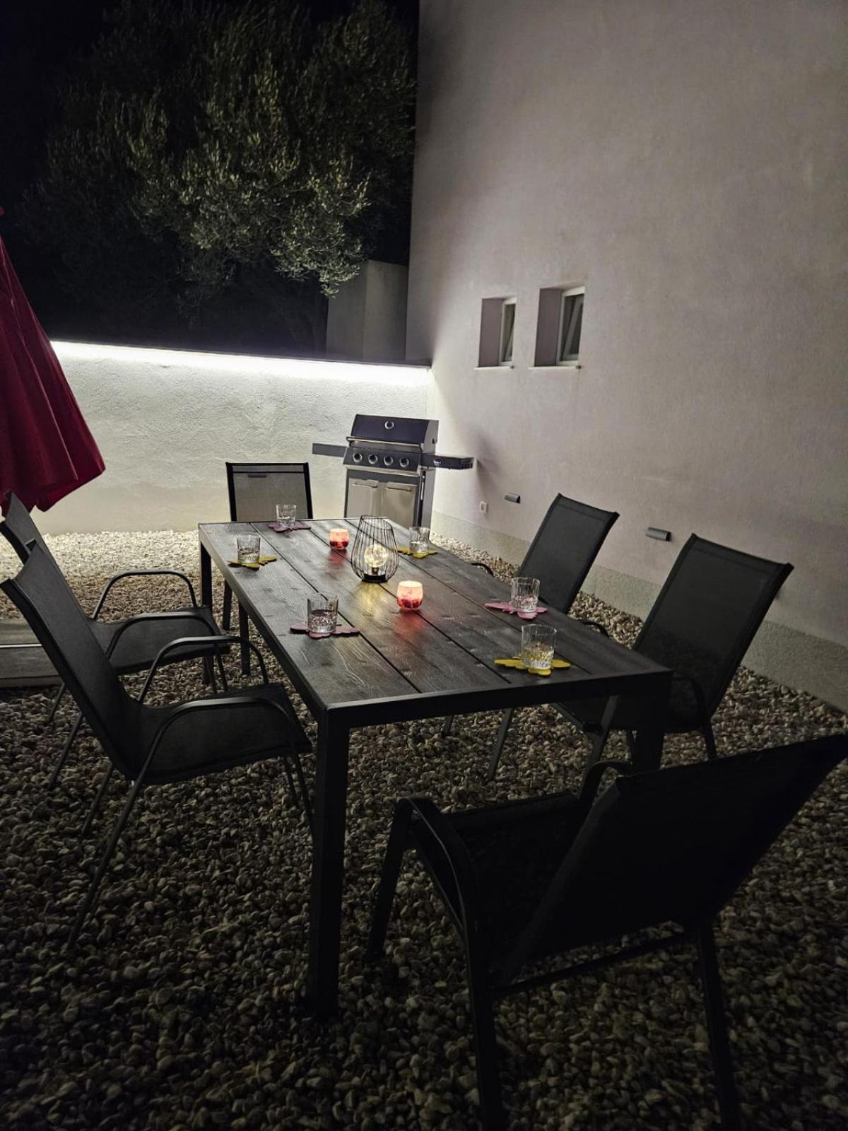 Apartman Koko With Private Jacuzzi Makarska Exterior photo