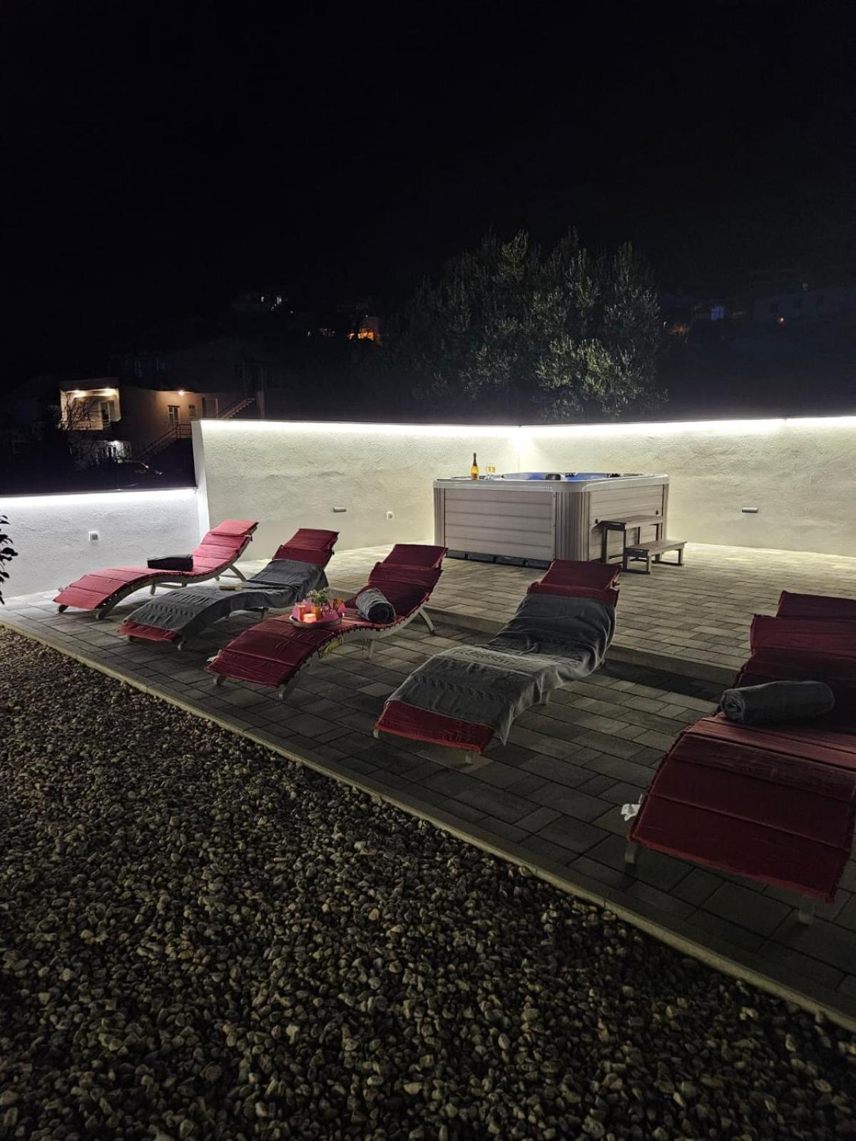 Apartman Koko With Private Jacuzzi Makarska Exterior photo