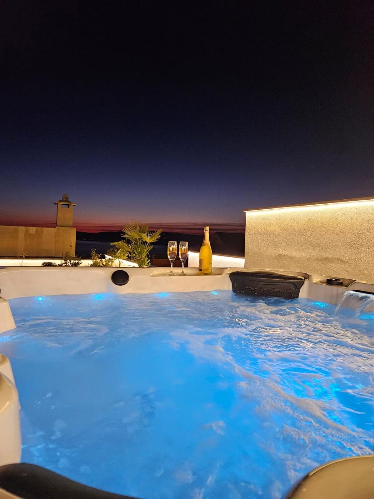Apartman Koko With Private Jacuzzi Makarska Exterior photo