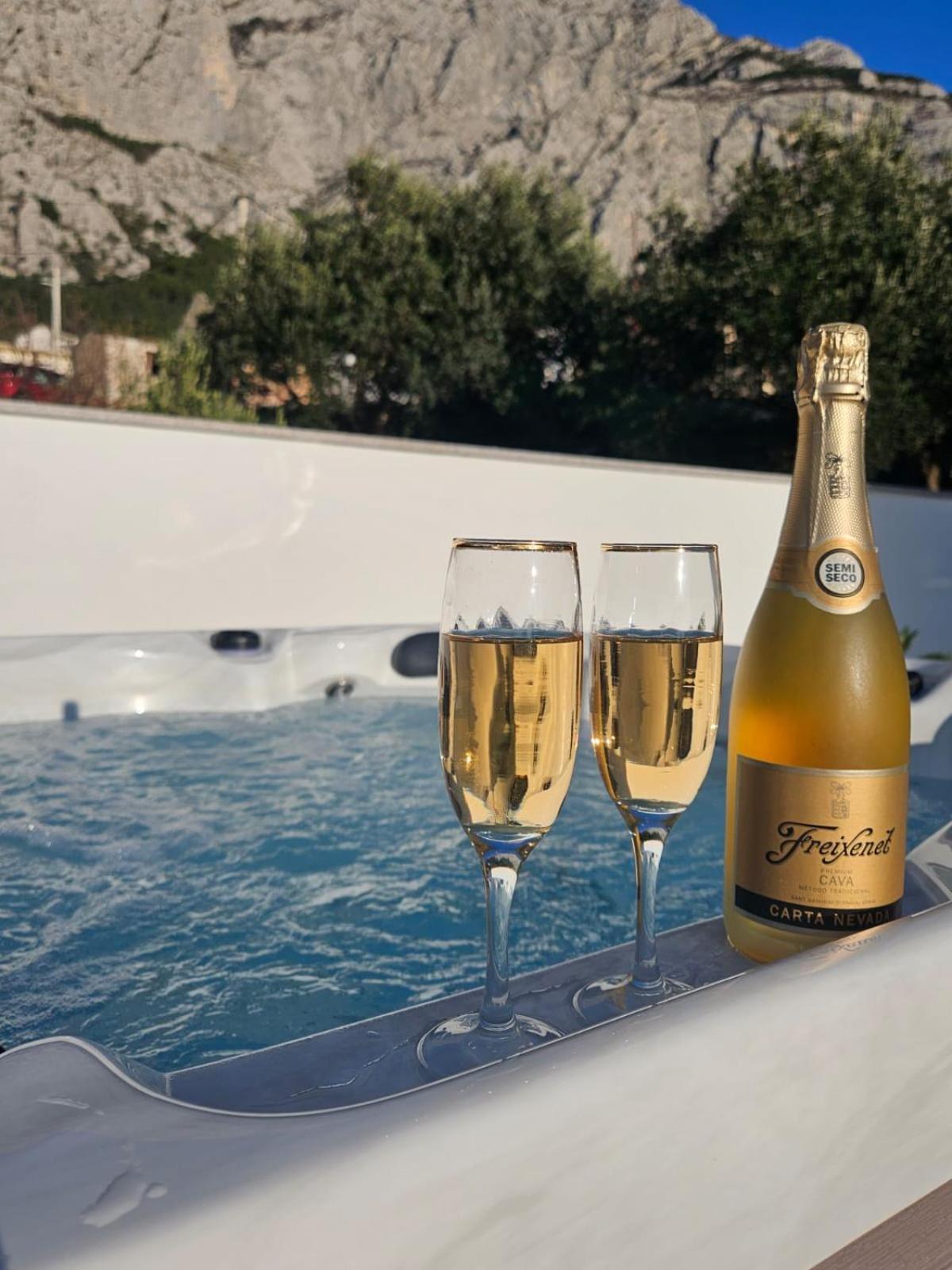 Apartman Koko With Private Jacuzzi Makarska Exterior photo