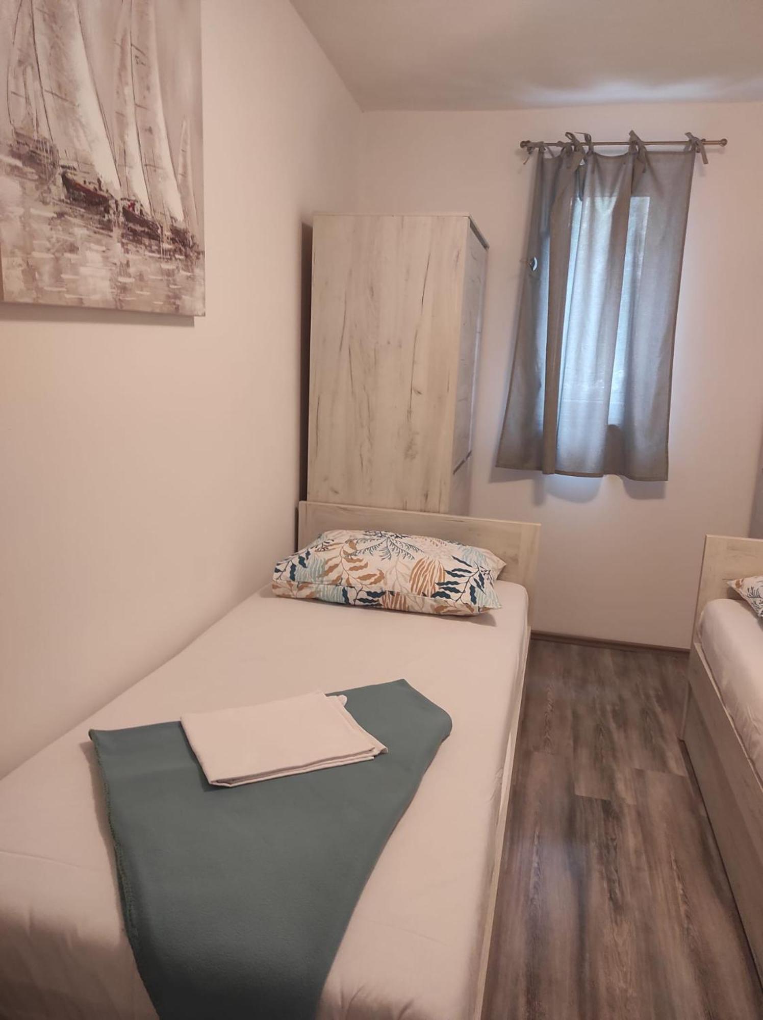Apartman Koko With Private Jacuzzi Makarska Exterior photo