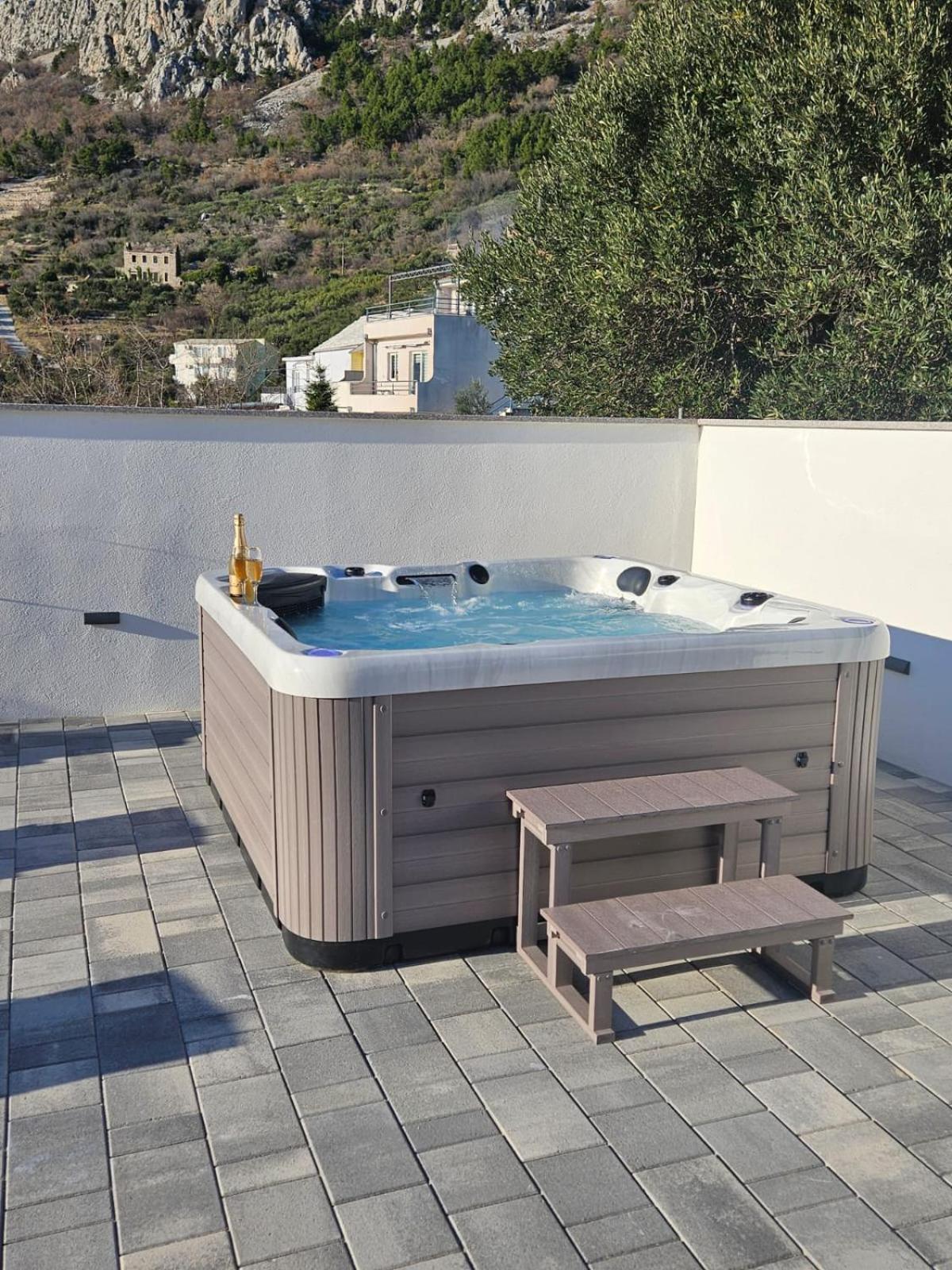 Apartman Koko With Private Jacuzzi Makarska Exterior photo