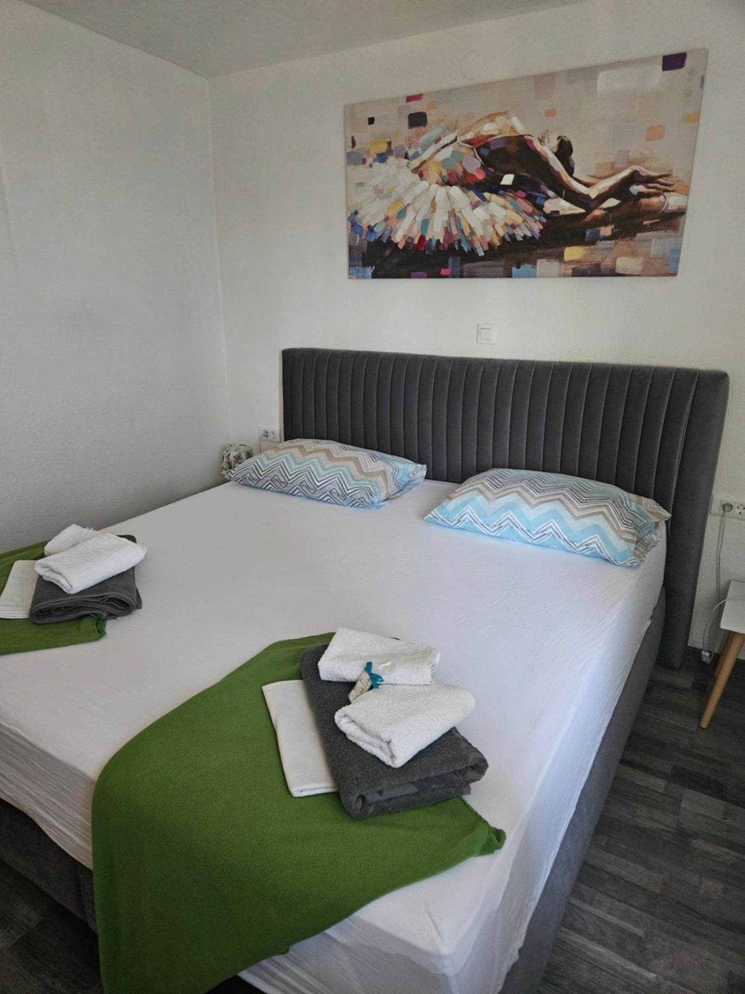 Apartman Koko With Private Jacuzzi Makarska Exterior photo