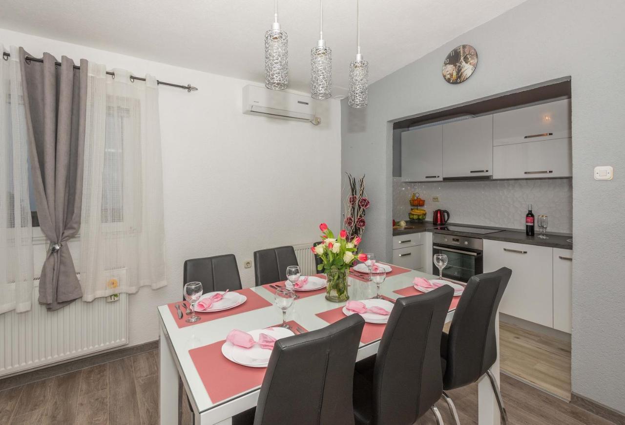 Apartman Koko With Private Jacuzzi Makarska Exterior photo